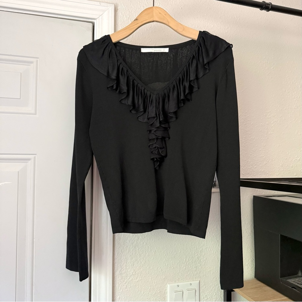 AMARANTO black chunky stretch knit ruffle collar neck sweater top v neck cropped